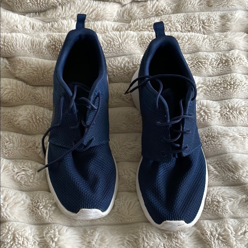 Nike Roshe One - Men's Navy Blue Athletic Shoes - USED